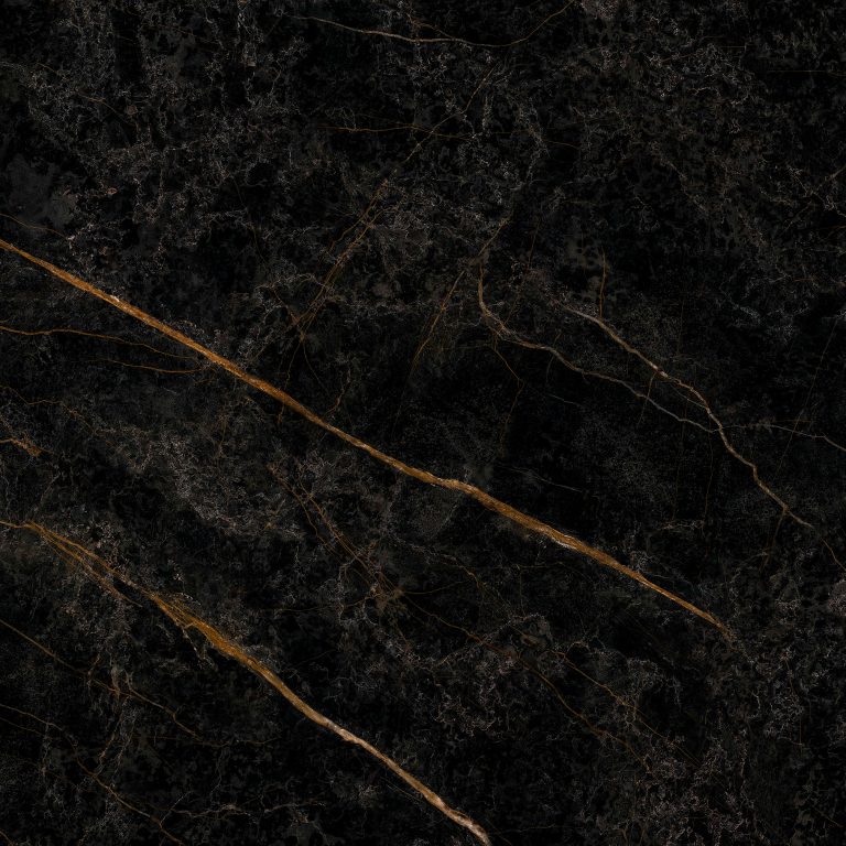 NERO-ORO__F18.jpg